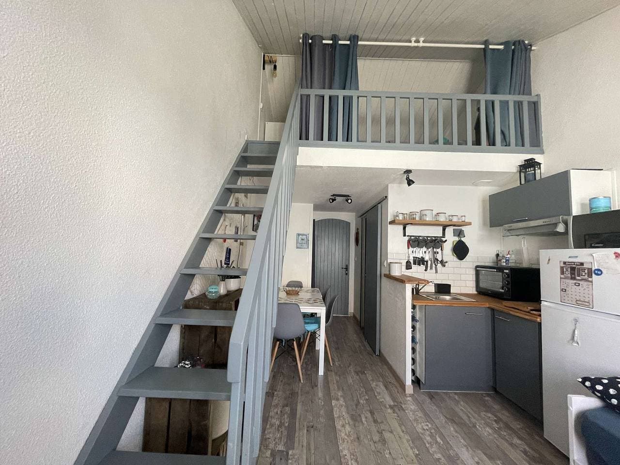 Foto 11 von 16: Helles Studio mit Mezzanine - Meerblick, 4 Schlafplätze, 250m vom Strand, nahe Hafen und Geschäften