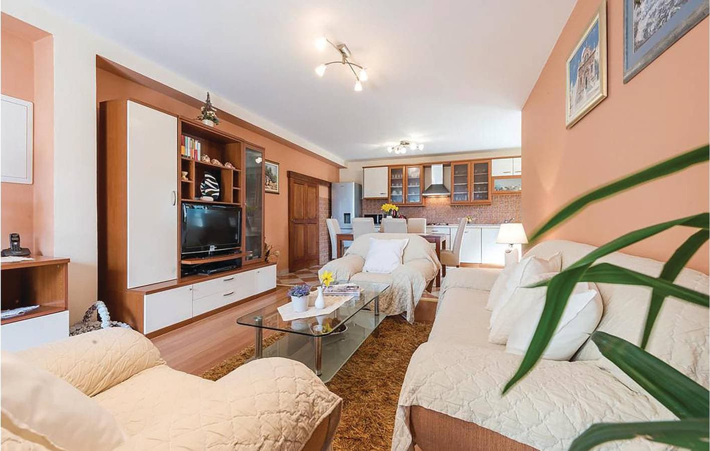 Foto 4 von 25: Gemütliche 140 m² große Wohnung mit Terrasse, Garage und nur 400 m von der Küste entfernt