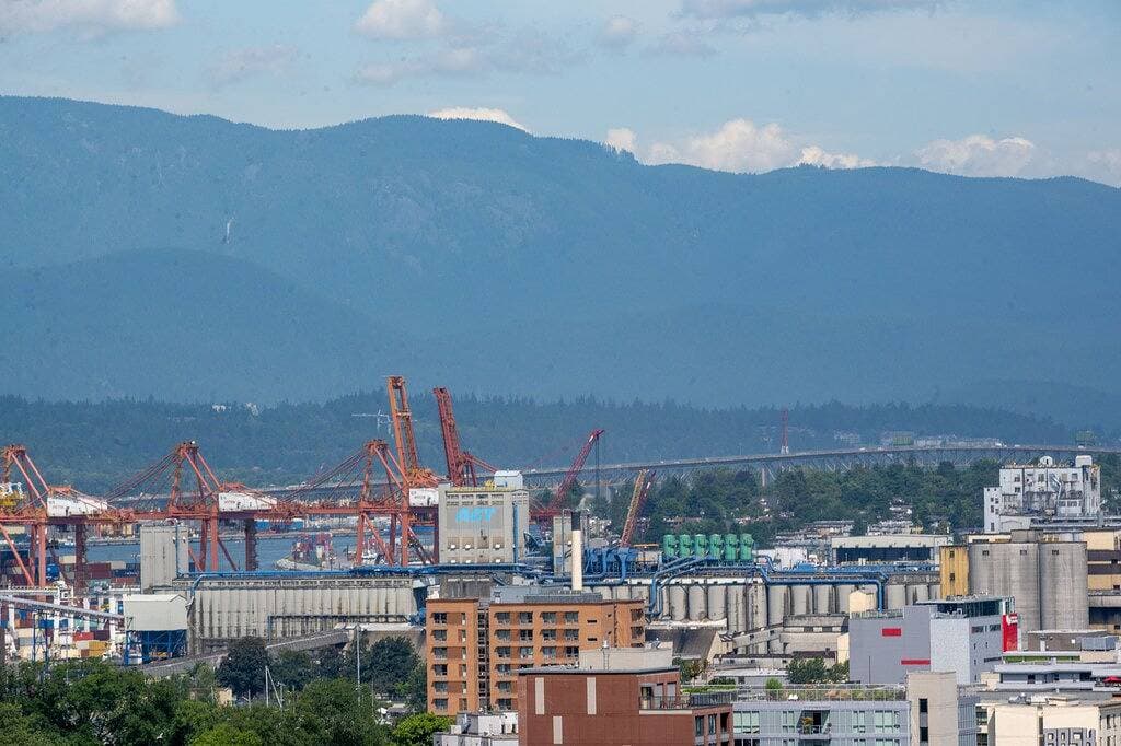 Foto 9 von 33: Vancouver condo: surreal water/mountain/harbor views 2Beds/2Ba