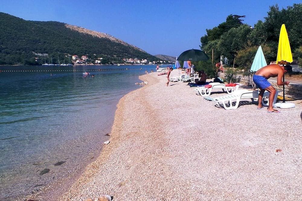 Foto 10 von 13: 1-Zimmer-Ferienwohnung am Strand Grebastica, Sibenik