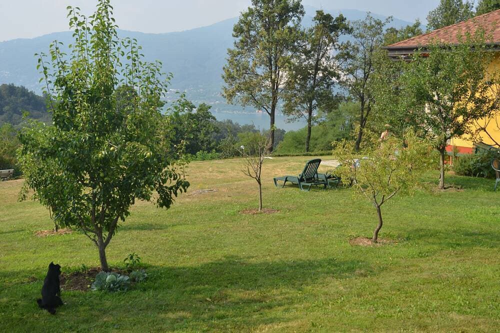 Foto 10 von 19: Haus mit großem Garten mit Blick auf den Lago Maggiore