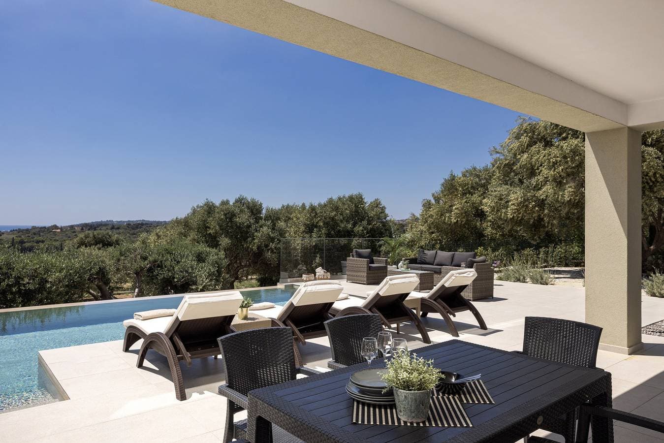 Foto 3 von 32: Villa Elaion with Private Pool