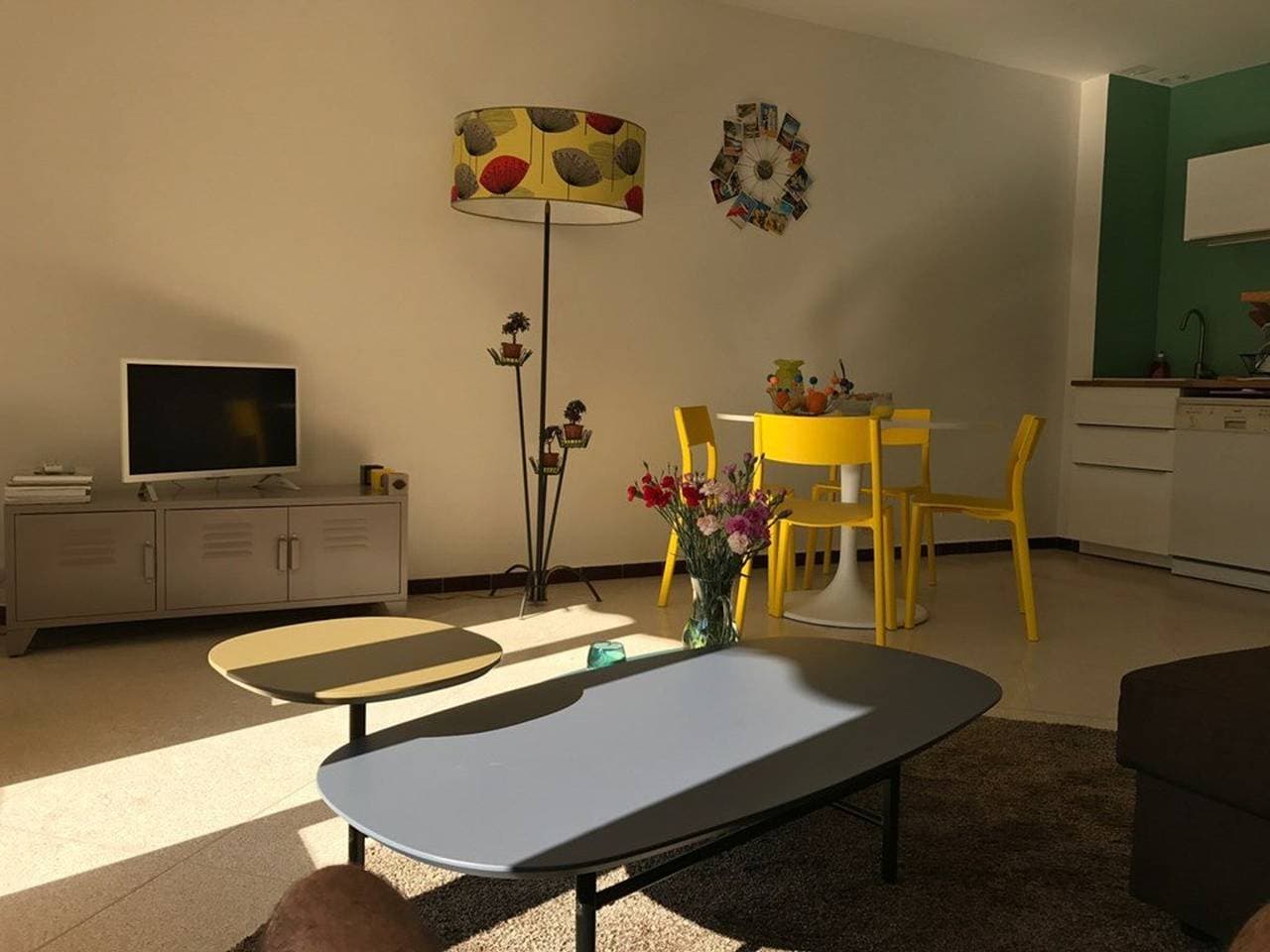 Foto 6 von 16: Klimatisierte 2-Zimmer-Wohnung nahe Stadtzentrum mit WLAN, Balkon & Parkplatz