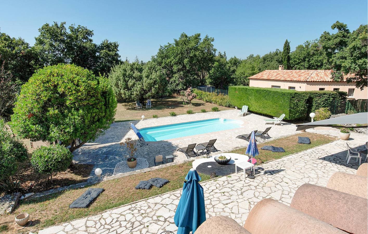 Foto 11 von 32: Poolside Terrace Apartment in Saint-Cézaire-sur-Siagne
