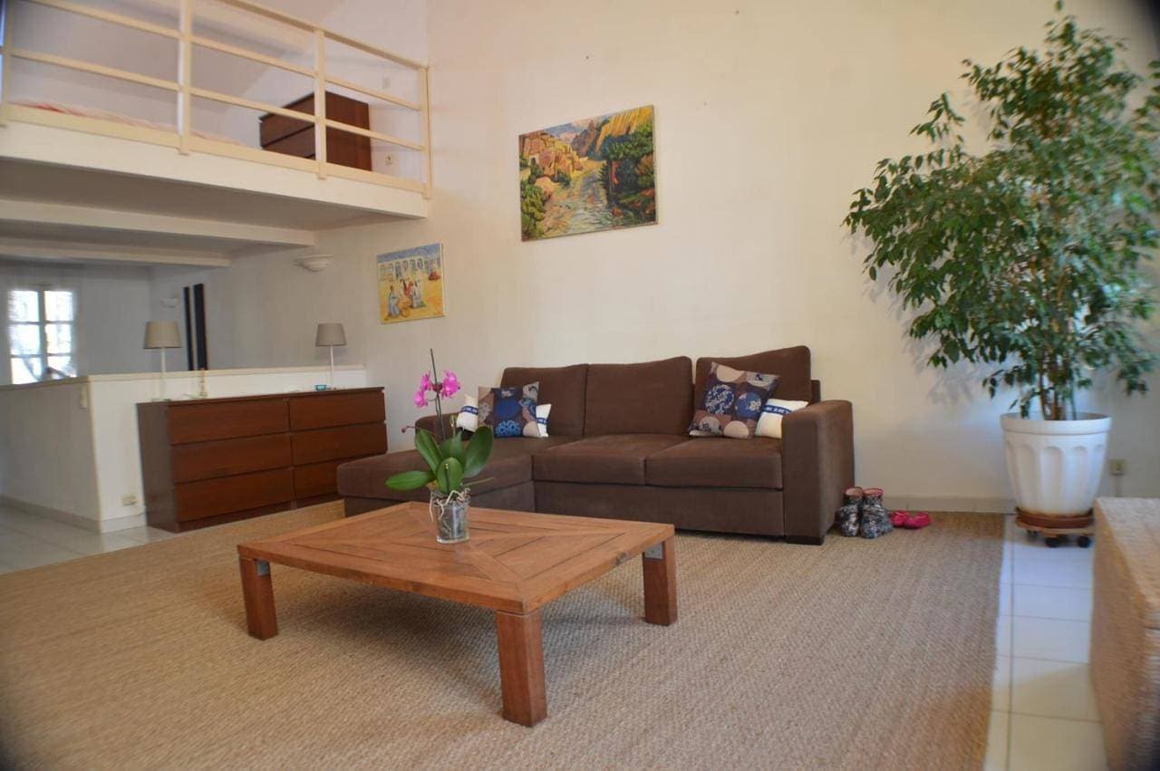 Studio loft avec terrasse centre historique 1