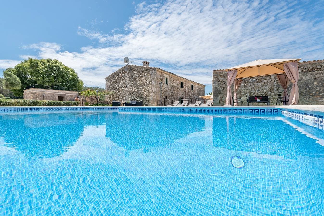 Foto 2 von 23: Typische mallorquinische Villa „S'Era de Son Roig“ mit Garten, Pool und WLAN