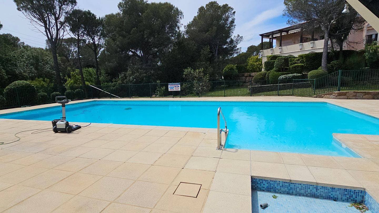Foto 2 von 22: Apartment Gioia: Direkt am Strand mit Pool