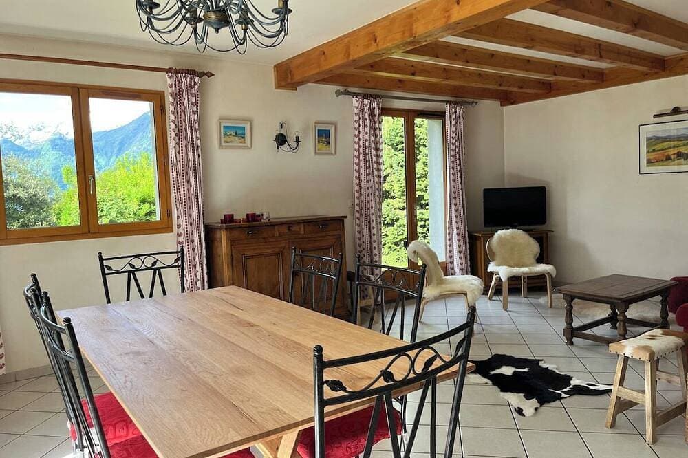 Foto 13 von 20: Charming Chalet - Sleeps 6