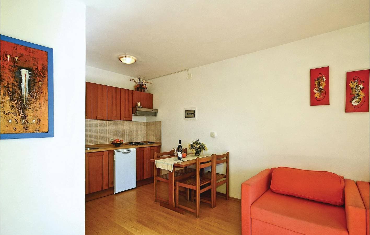 Foto 12 von 28: Gemütliche Ferienwohnung mit Terrasse, WLAN und Parkplatz in der Nähe des Restaurants Captain Morgan