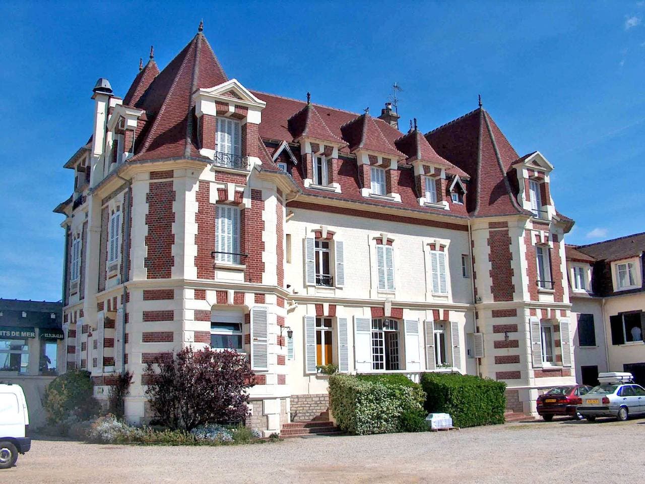 Villa mit mehreren Wohnungen alte Villa Le Caneton 1