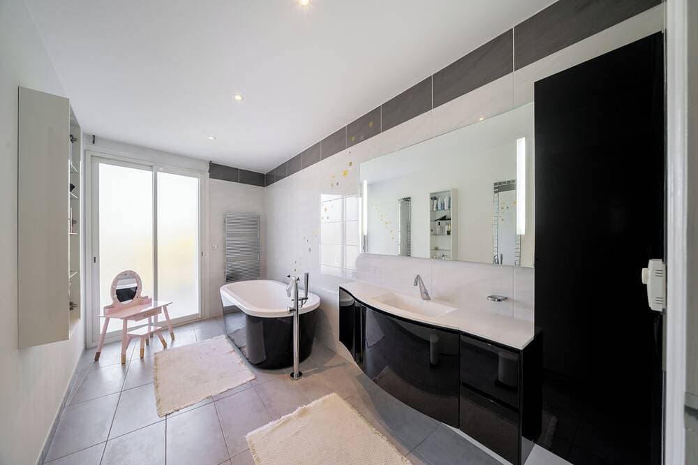 Foto 4 von 11: Villa 150m² with swimming pool, 100m² terrace and air conditioning - quiet location
