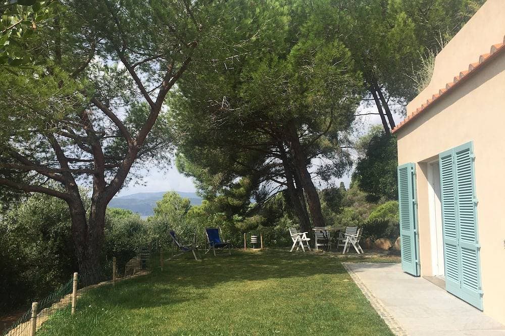 Sea-view cottage a stone's throw from the beach near Capoliveri 1