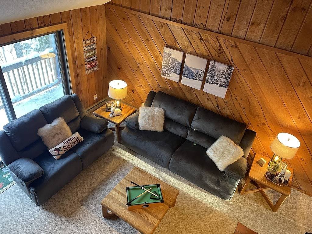 Foto 12 von 19: Mt. Snow Stadthaus mit Kamin, 1 Meile zu den Pisten mit Wochenend-Shuttle!