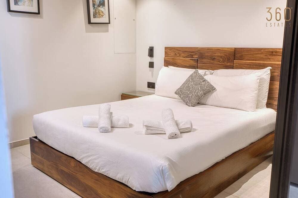 Foto 6 von 30: Official Mercury Suite: Luxury w/ Pool & Balcony