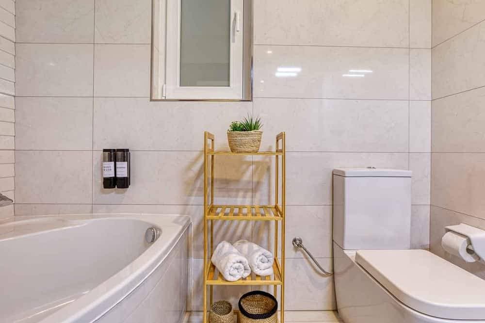Foto 9 von 30: Enjoy a stylish stay in this modern Malta retreat with private pool.