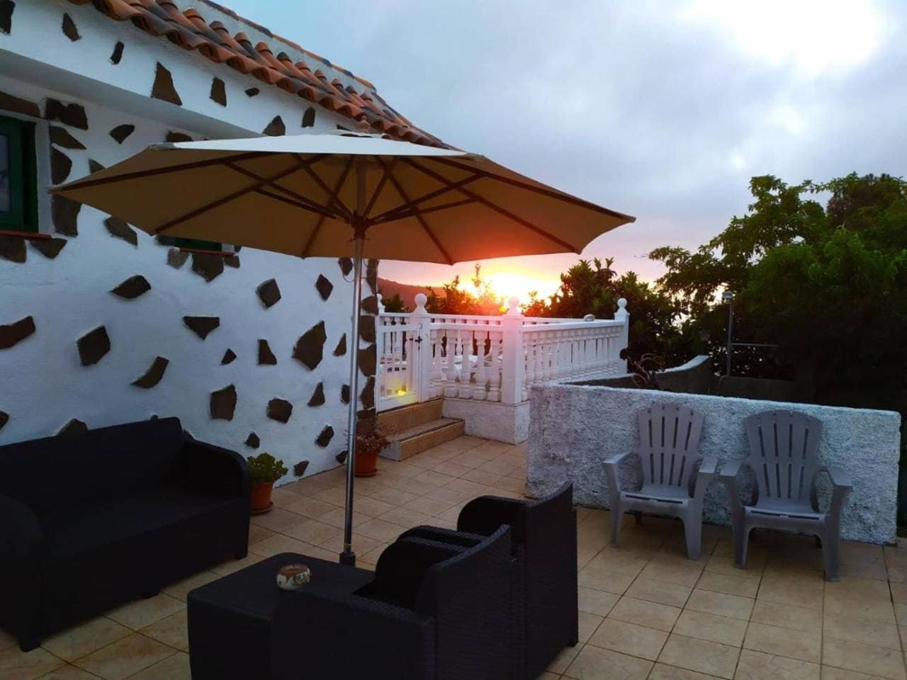 Foto 3 von 39: Ferienhaus LaCerca mit Meerblick, Pool, WLAN und Garten