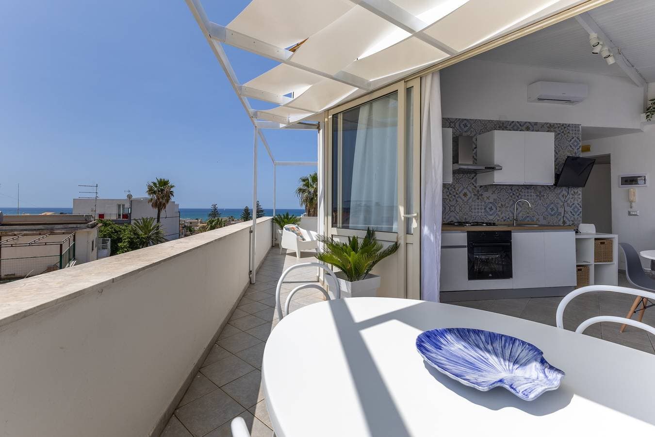 Foto 4 von 27: Ferienwohnung 'Attico' mit Meerblick, Wi-Fi und Klimaanlage