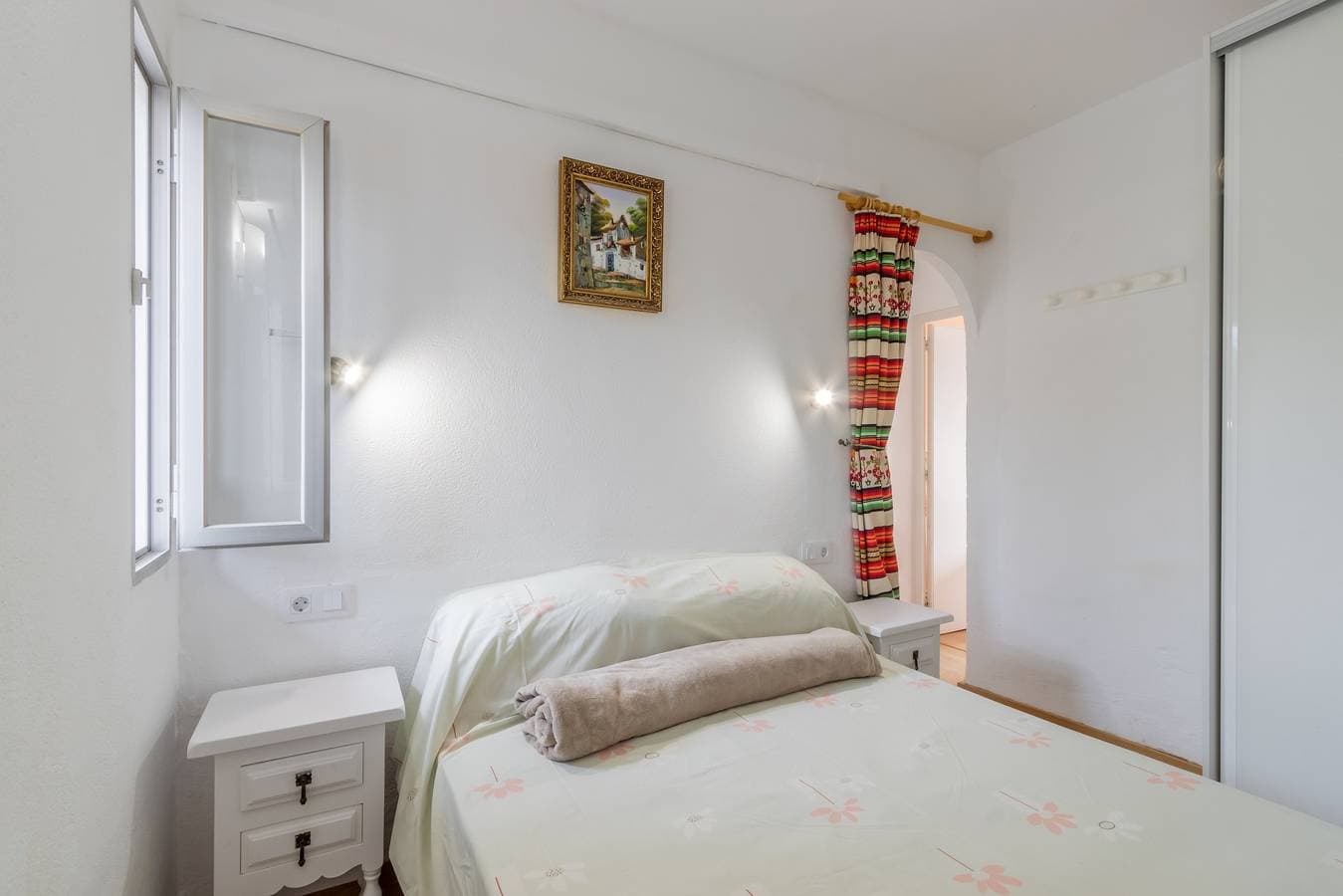 Foto 13 von 22: Gut ausgestatteter 1-Zimmer-Bungalow mit Bergblick, Pool, WLAN und Terrasse