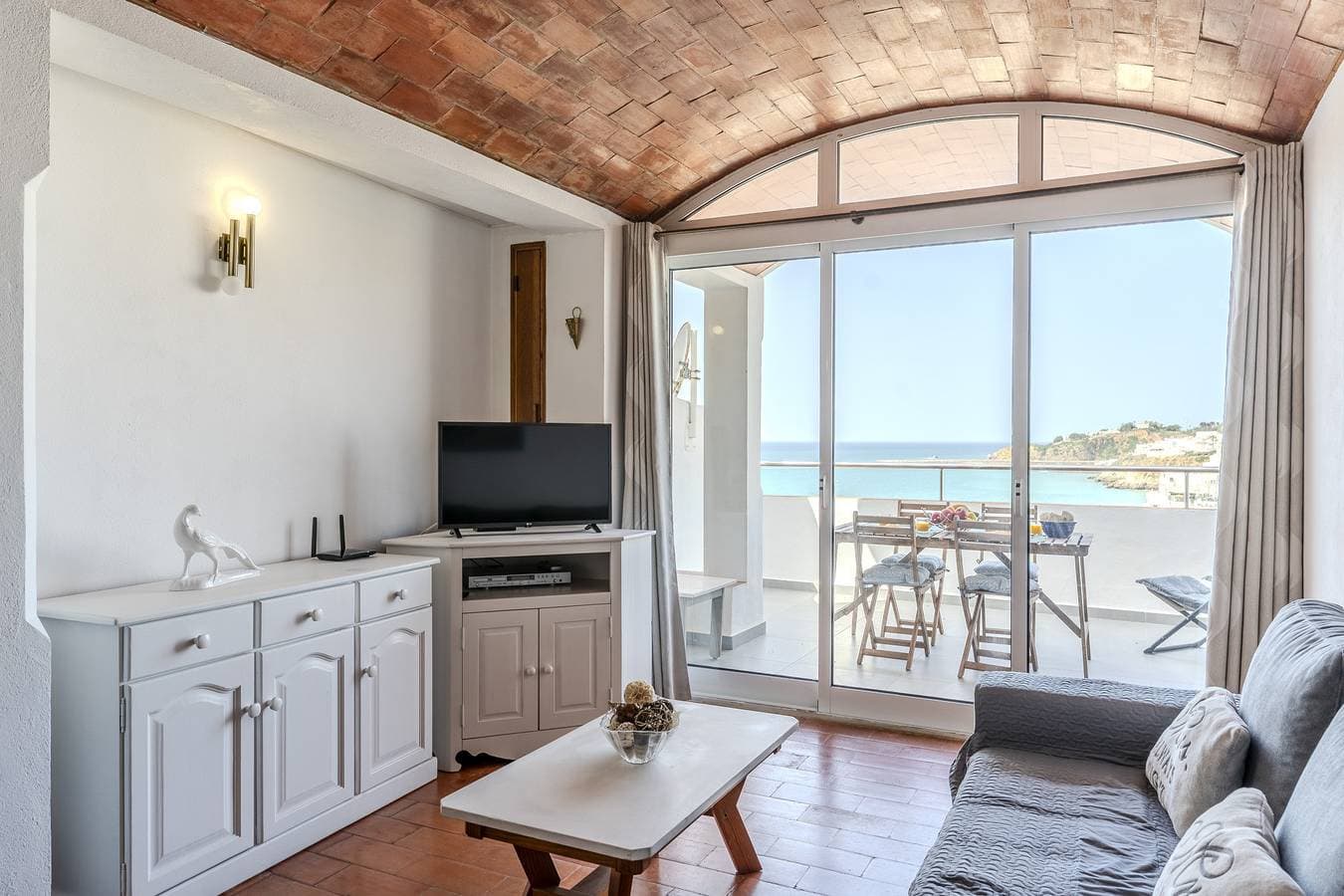 Foto 5 von 23: #326 Sea View Apartment | Balcony & Relax