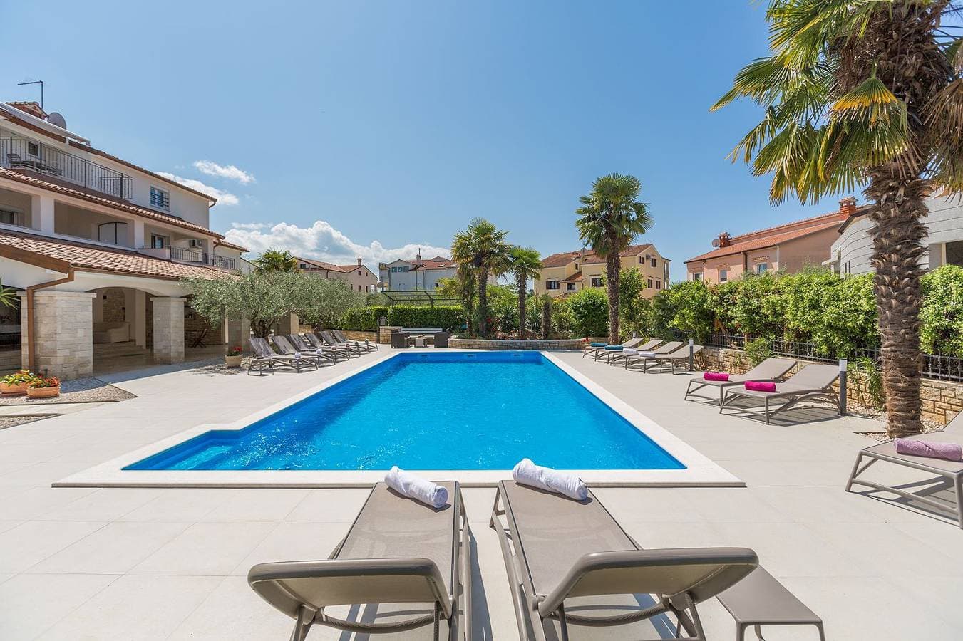 Foto 4 von 26: Mediterranes Apartment mit 60m2 Pool, BBQ-Bereich, Liegen, Waschmaschine