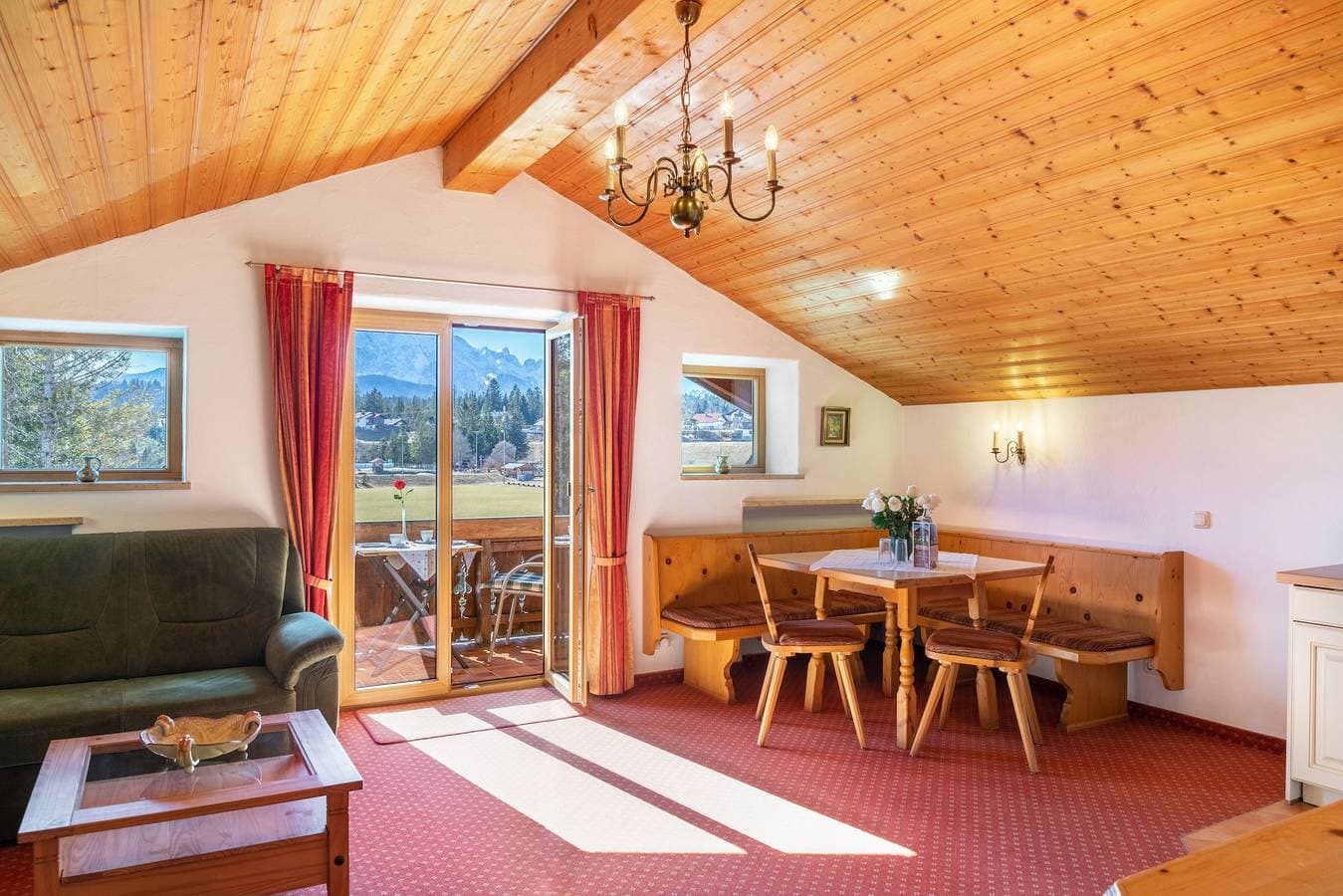 Foto 2 von 18: Ferienwohnung 'Alpenblick Tilly - Walchensee' mit Bergblick, Gemeinschaftsgarten und WLAN