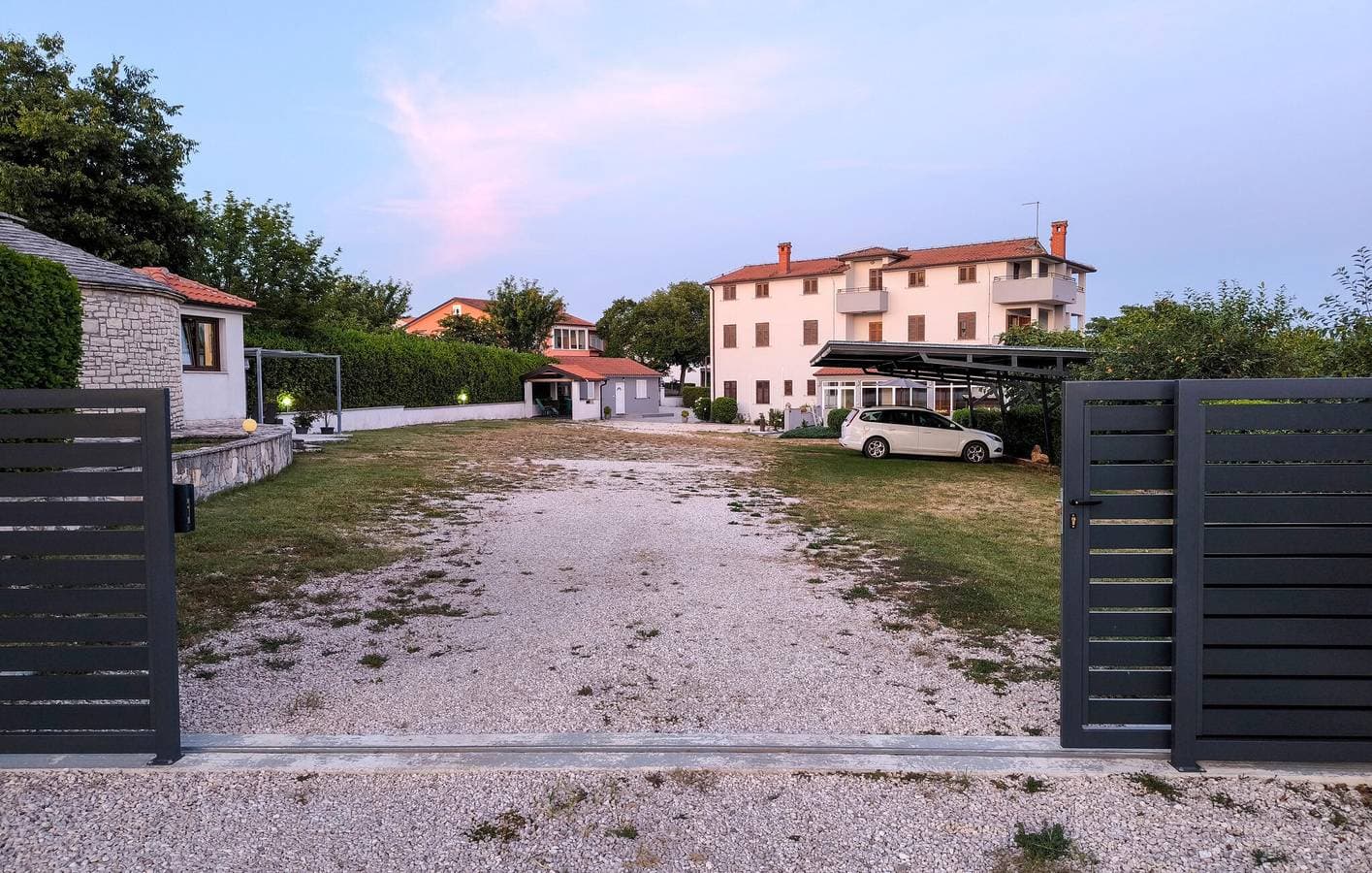 Foto 7 von 22: Gemütliche Ferienwohnung mit Terrasse und Parkplatz in der Nähe eines Bistros in Žminj