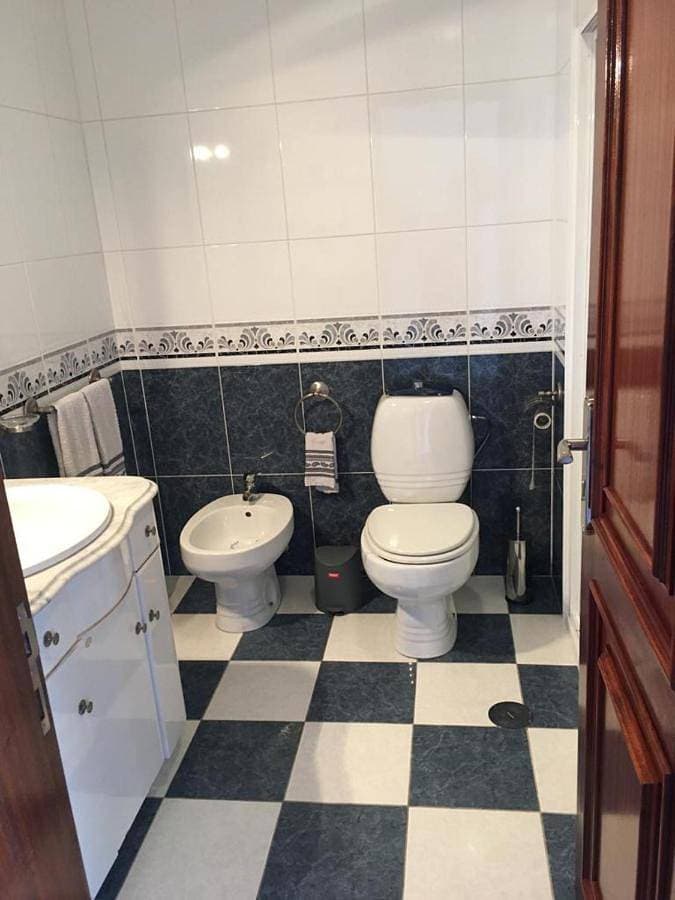 Foto 5 von 11: Double Room with Private Bathroom