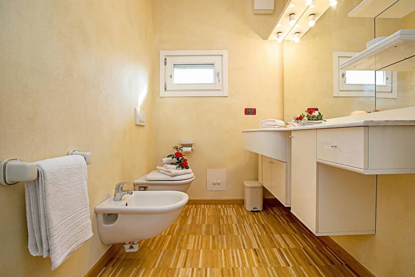Foto 13 von 22: Casa Bel Tramonto - Lakeview Apt + Beach Access