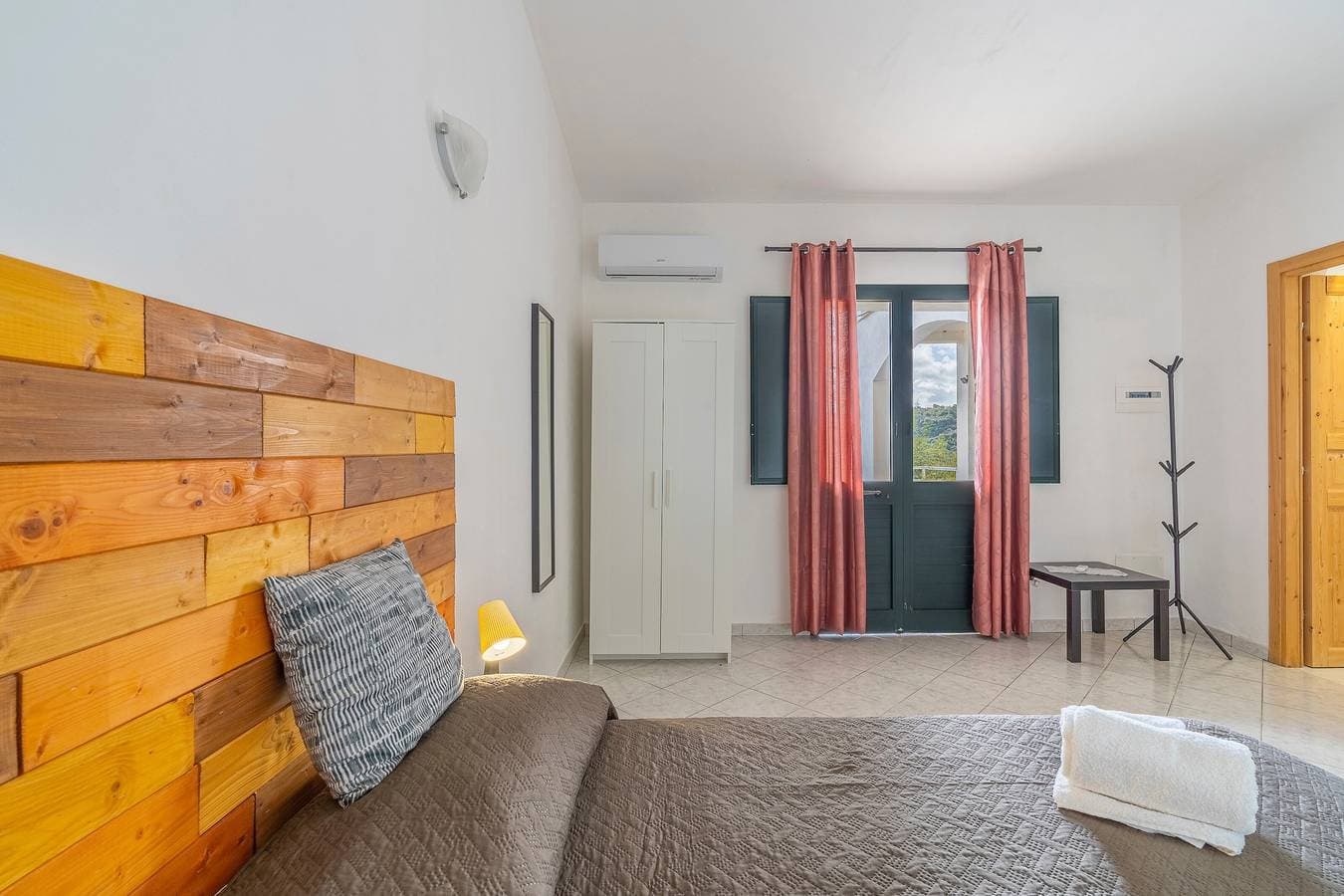 Foto 2 von 27: Studio 'Menta - Fiumara Val Di Noto' mit Bergblick, WLAN und Klimaanlage