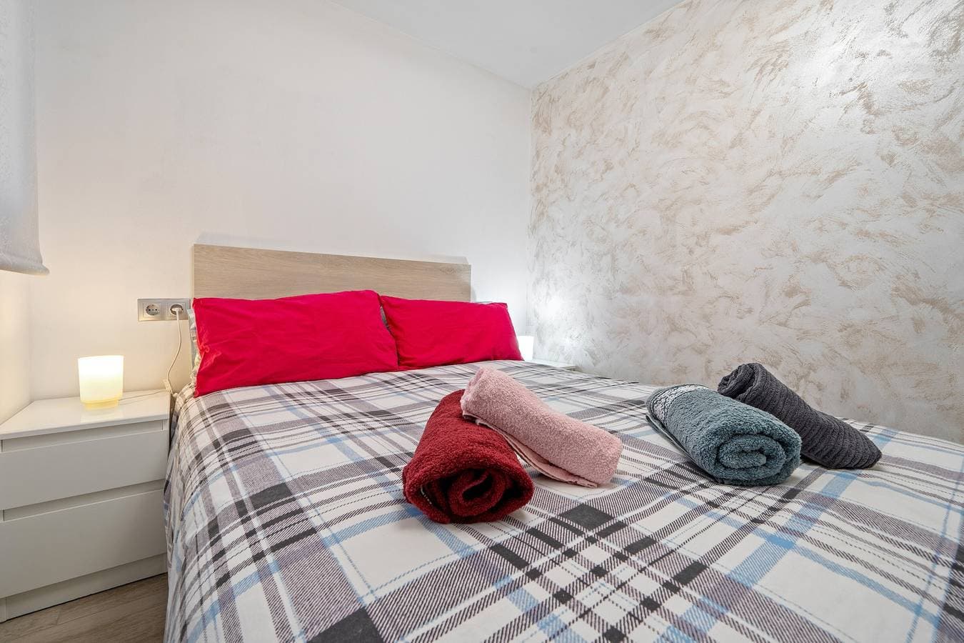 Foto 10 von 18: Ferienwohnung „Stadtflucht ins Grüne“ mit privatem Pool, Garten & WLAN