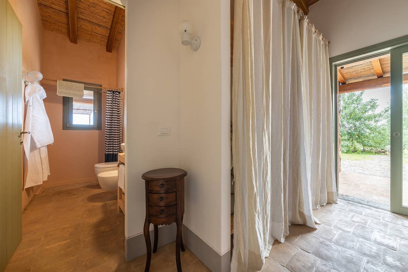 Foto 11 von 23: La Tanca Del Conte – Suite Banano mit privatem Pool und Meerblick