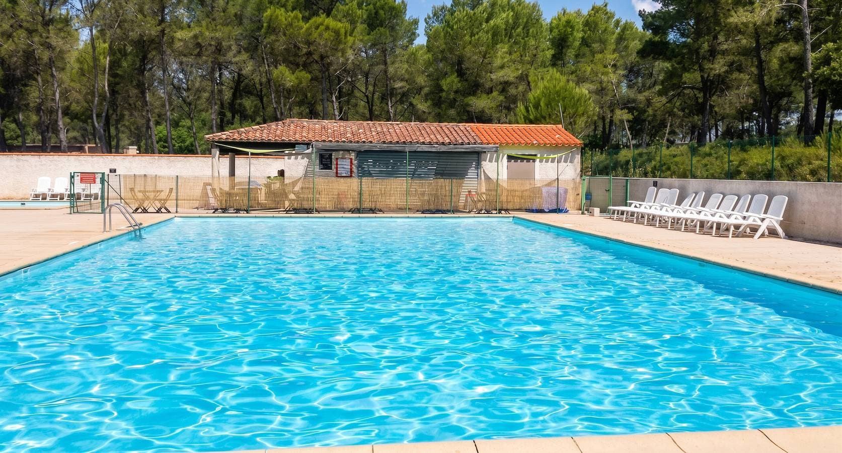 Chalet gemütlich mit Pool in Le Castellet 1
