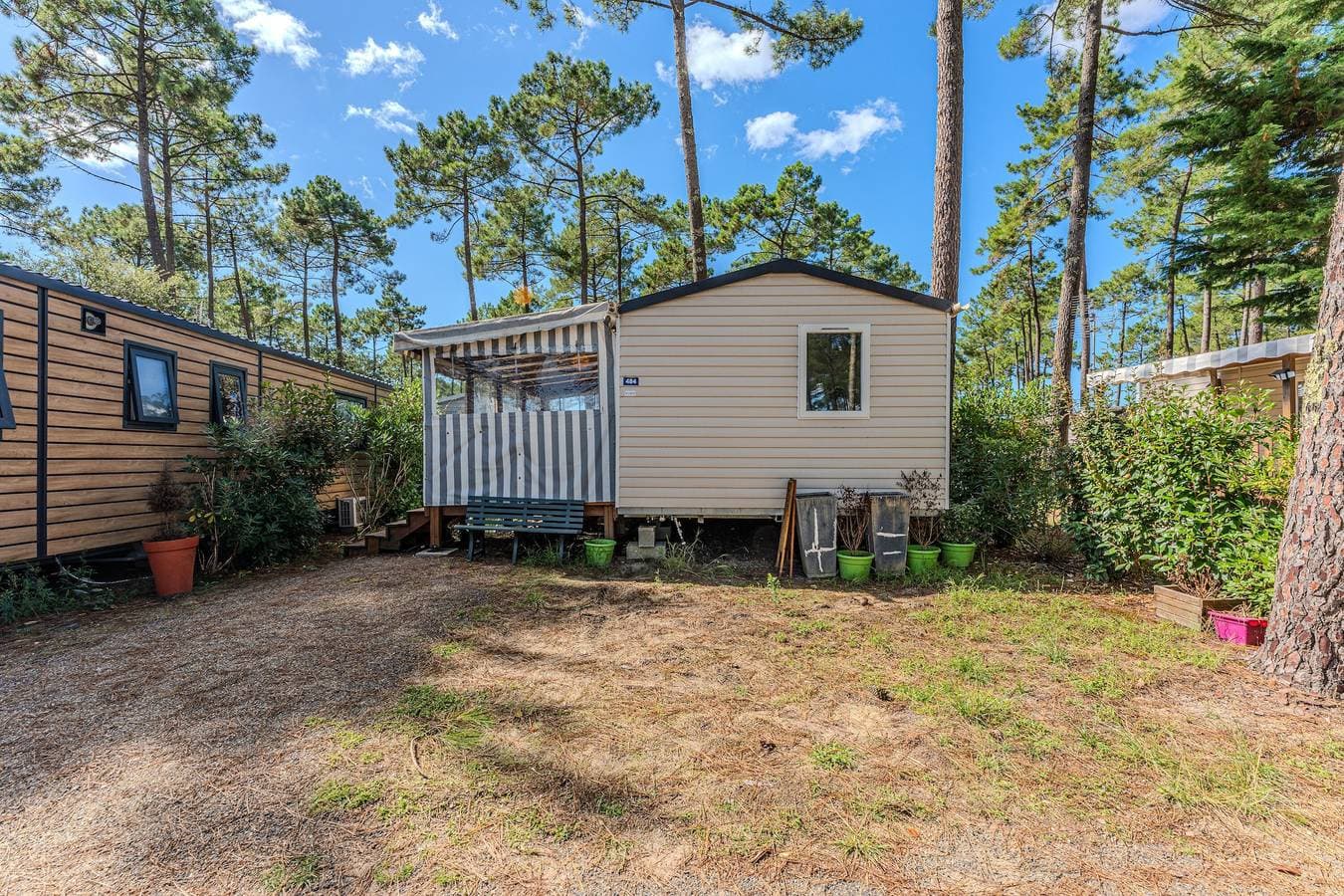 Foto 3 von 25: Mobilheim 'Les Dunes De Contis' mit Gemeinschaftspool, privater Terrasse und Klimaanlage