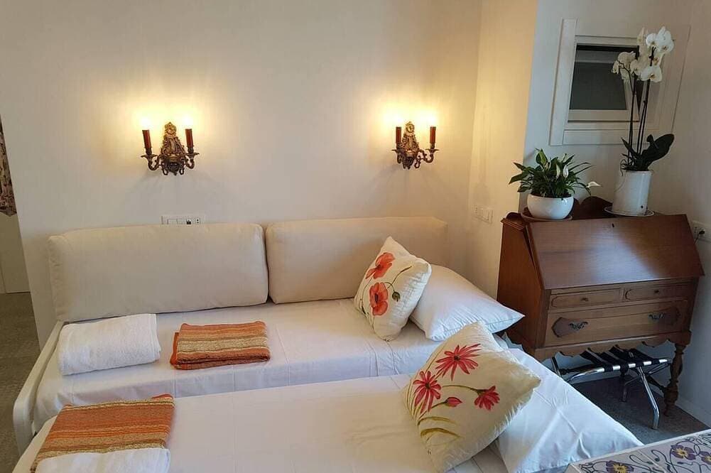 Foto 6 von 16: 2 Bed Flat - Sleeps 4 - Parking - Wifi