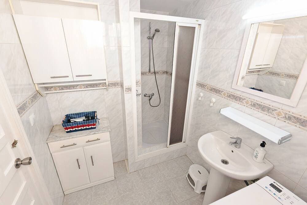 Foto 6 von 20: Seafront Apartment With Pool Torrecilla Beach Nerja