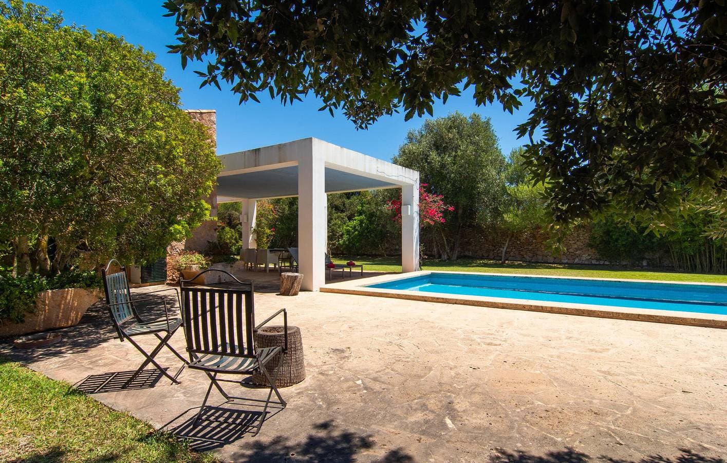 Foto 9 von 46: Gemütliches Apartment am Strand mit Pool und Terrasse
