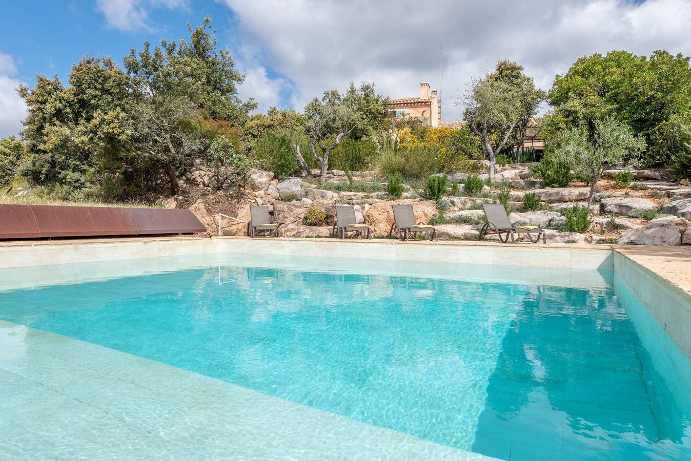 Foto 3 von 27: Traumhafte Finca mit Pool, Steingarten, Terrassen und WLAN; Parkplätze vorhanden