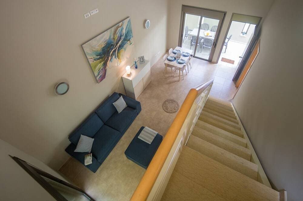 Foto 11 von 30: Modernes Stadthaus mit 2 Schlafzimmern, Wifi und Garage neben dem Strand