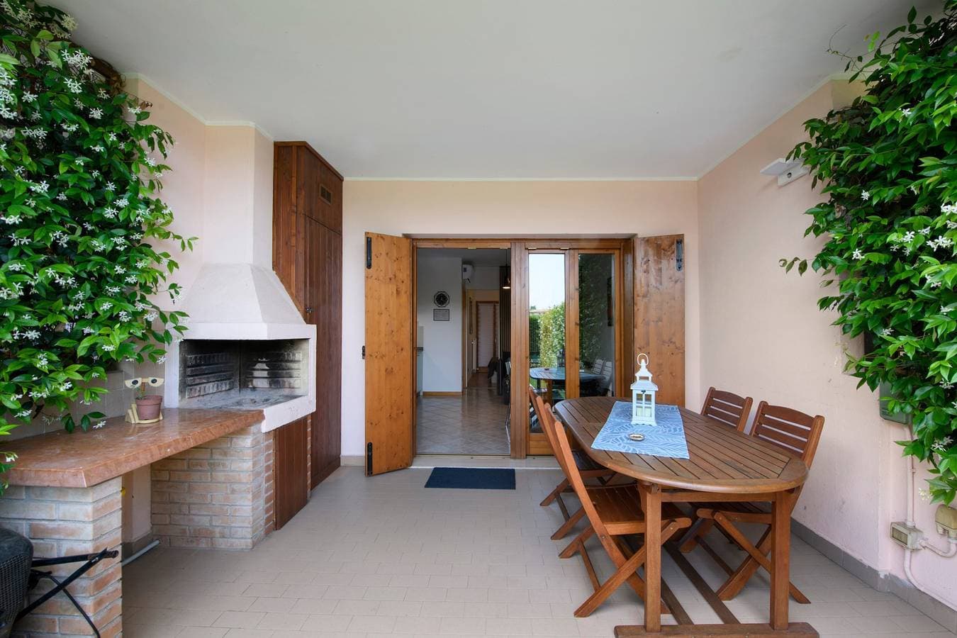 Foto 5 von 37: Apartment 'I Vigneti Del Garda' mit Gemeinschaftspool, WLAN und Klimaanlage
