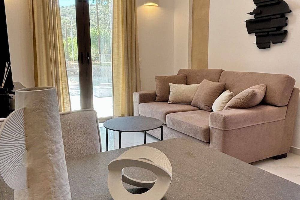 Agios Nikolaos Open Living Suite – Close Proximity to Almyros Beach 1