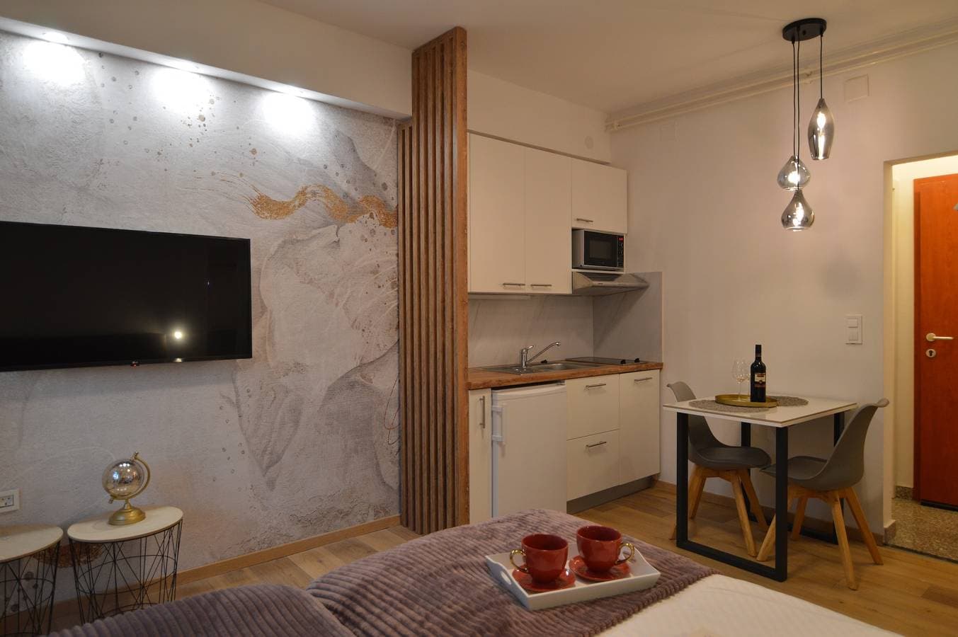 Foto 13 von 20: Studio Appartement mit Balkon und Meerblick Starigrad, Paklenica As-16421-a