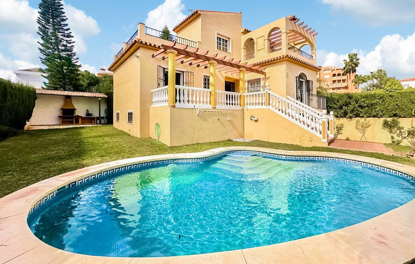 Apartment mit Meerblick, Pool und Küche, 700m zum Strand 1
