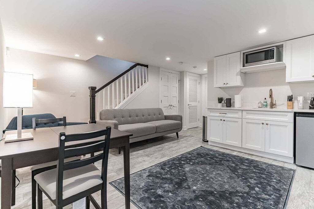 Foto 9 von 21: Lovely English Basement Apartment in Washington Dc
