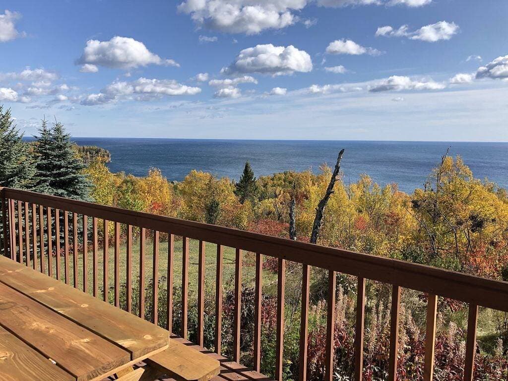 Foto 8 von 45: Superior View - 2 Schlafzimmer plus Dachboden, 2 Badezimmerkabinen mit Blick auf den See