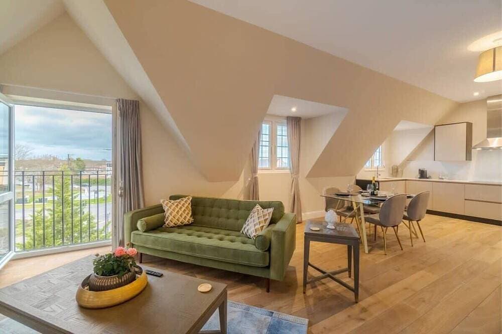 2 Bed Penthouse - Castle Views - By Tempstay 1