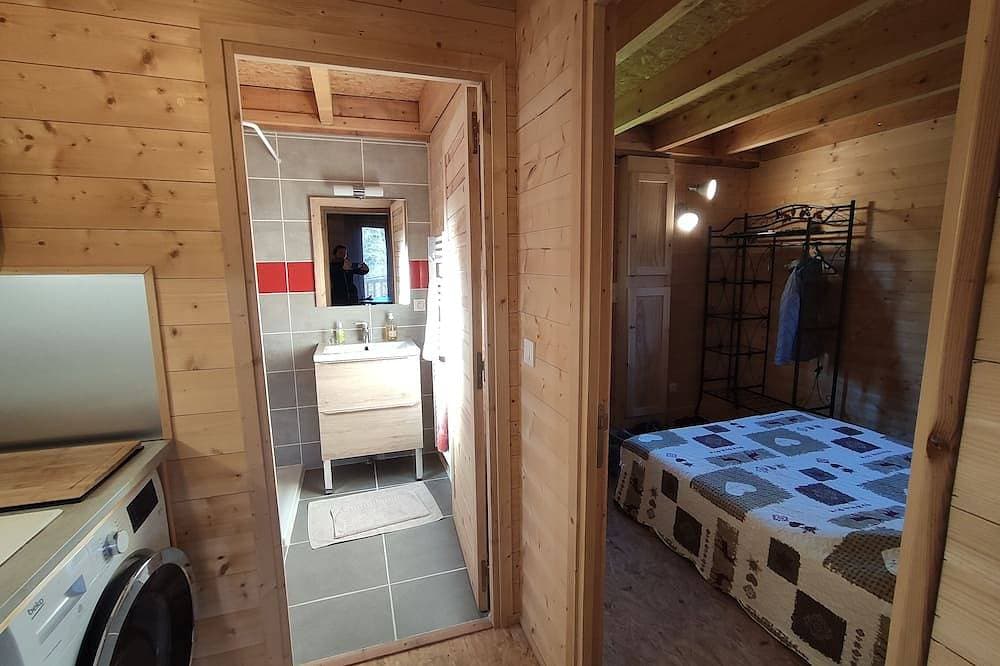 Foto 7 von 23: Kleines, unabhängiges Holzchalet mit Terrasse und Bergblick