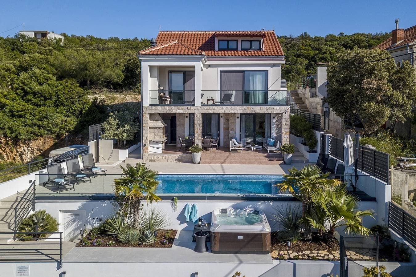 Foto 2 von 50: Villa Captain's Haus auf der Insel Solta mit beheiztem Pool, Whirlpool und Meerblick