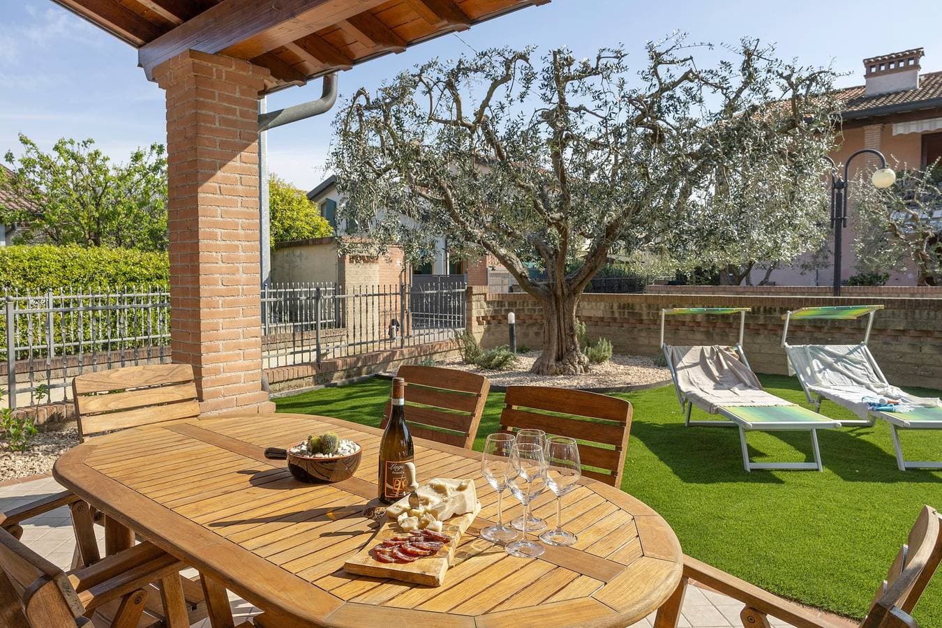 Foto 3 von 29: Ferienwohnung 'Katy Lake Rosmarino' mit privater Terrasse, WLAN und Klimaanlage