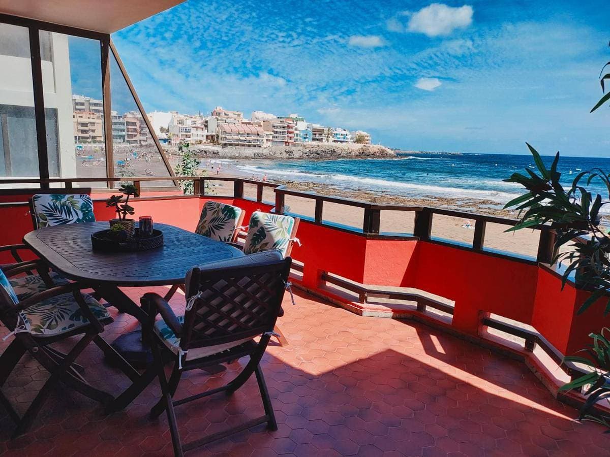 Front line beach with fantastic terrace. 1