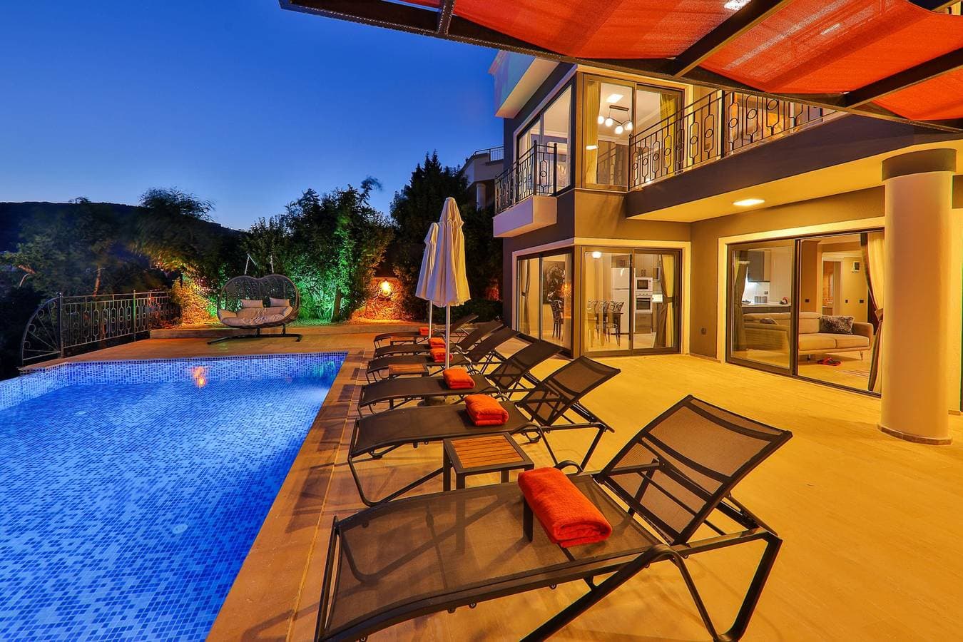 Foto 3 von 58: Villa für 6 Personen mit Balkon